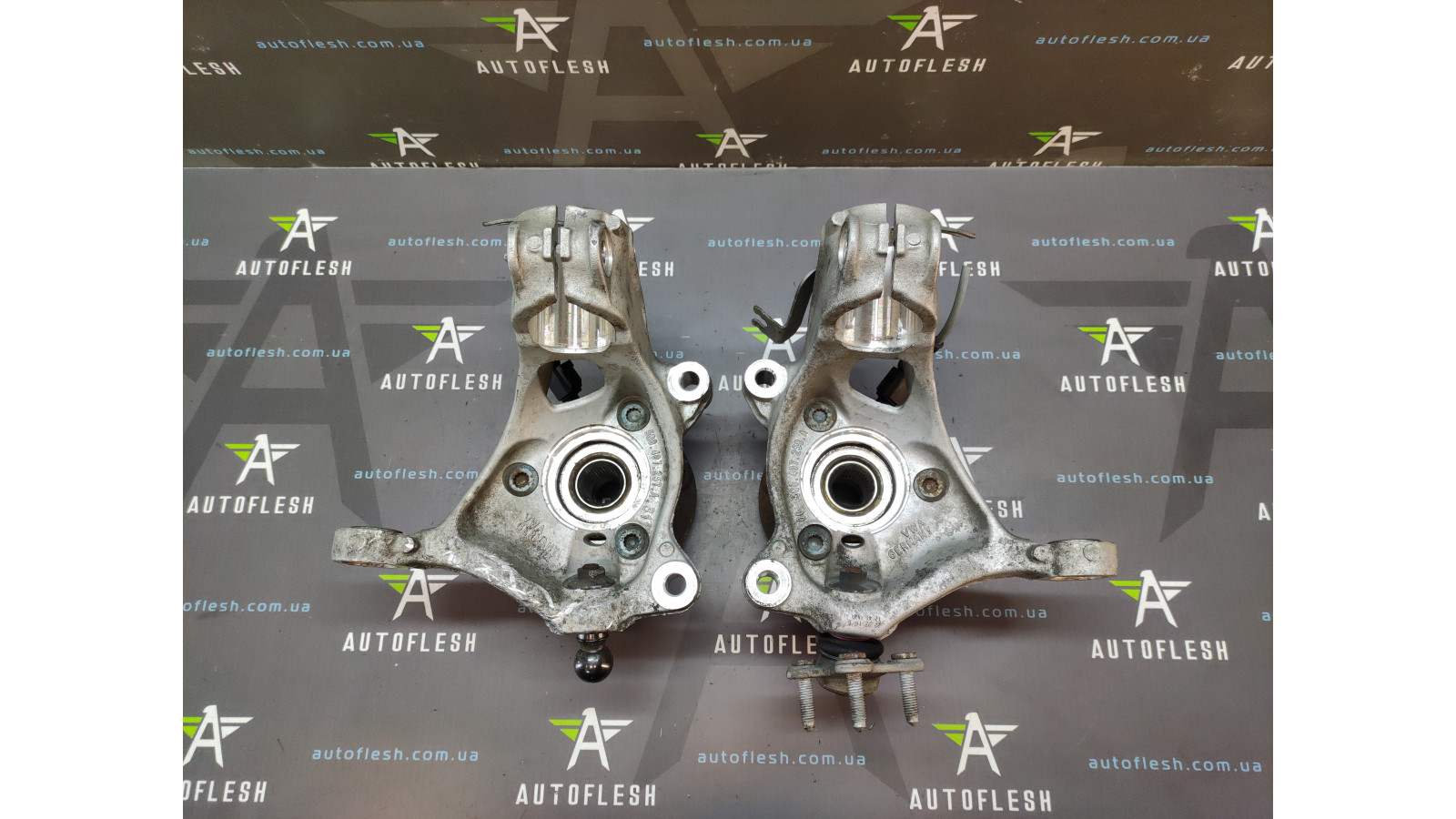 Б/у кулак поворотний передній/ цапфа/ маточина 5Q0407257A, 5Q0407258A для Audi/ Seat/ Skoda/ Volkswagen