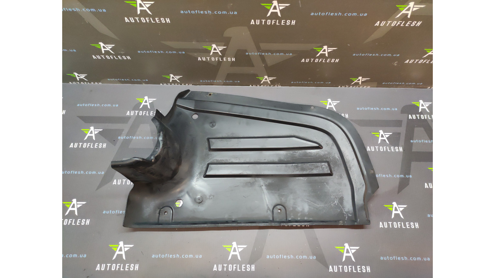 Б/у захист днища задня права 3C0825216B для Volkswagen Passat
