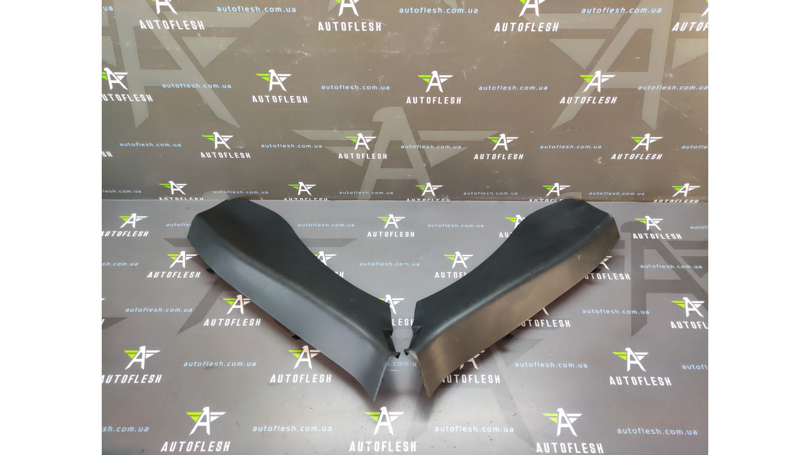 Б/у накладка стойки задняя левая/ правая 849510009R, 849510001R для Renault Megane III