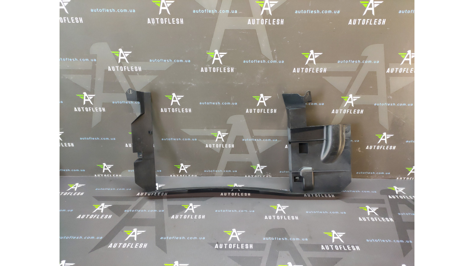 Б/у дефлектор радиатора 8200210823 для Renault Kangoo Б/у дефлектор радиатора 8200210823 для Renault Kangoo