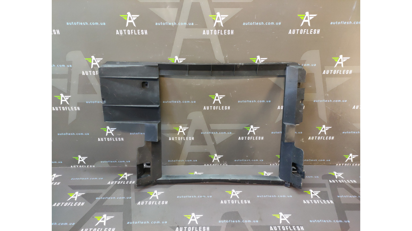 Б/у диффузор радиатора кондиционера 8200210815 для Renault Kangoo Б/у диффузор радиатора кондиционера 8200210815 для Renault Kangoo