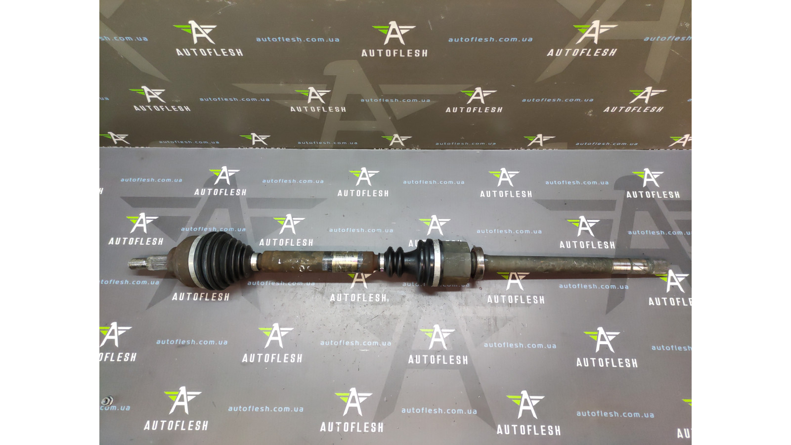 Б/в привід передній правий/ піввісь права 8200169176 для Renault Laguna II