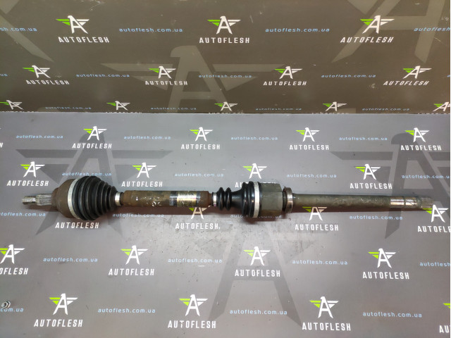 Б/в привід передній правий/ піввісь права 8200169176 для Renault Laguna II