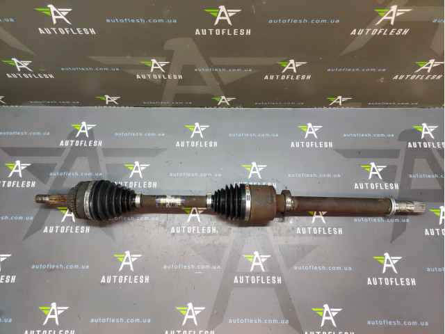 Б/в привід передній правий/ напіввісь права 8200362064 для Renault Clio II/ Kangoo
