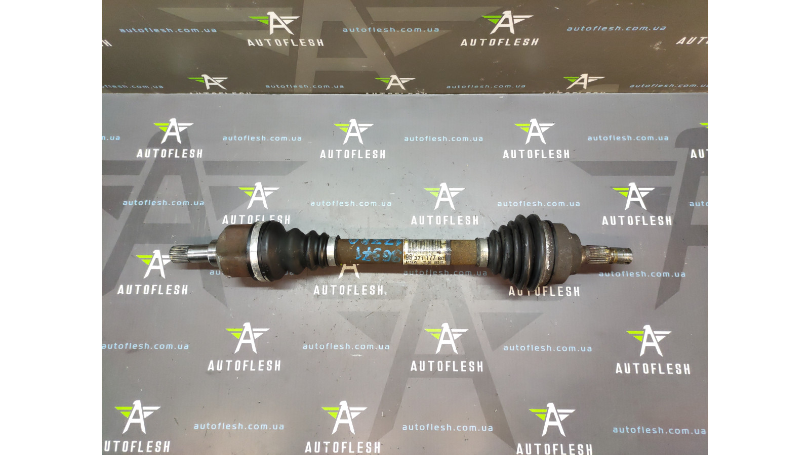Б/у привод передний левый/ полуось левая 9637117780 для Citroen Berlingo, C4/ Peugeot 307, Partner