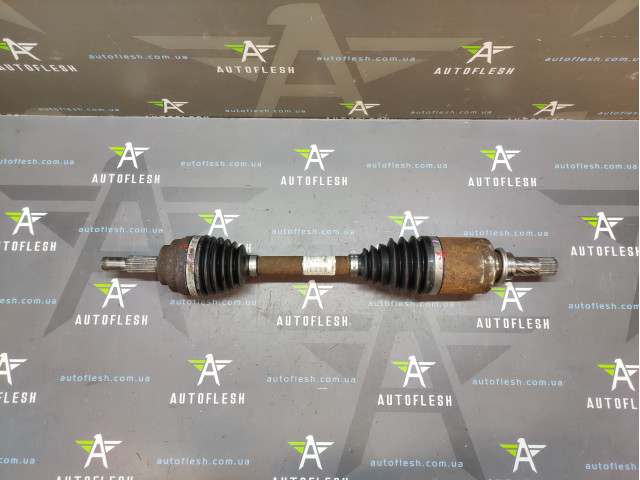 Б/в привід передній правий/ напіввісь права 8200535799 для Renault Clio II/ Kangoo