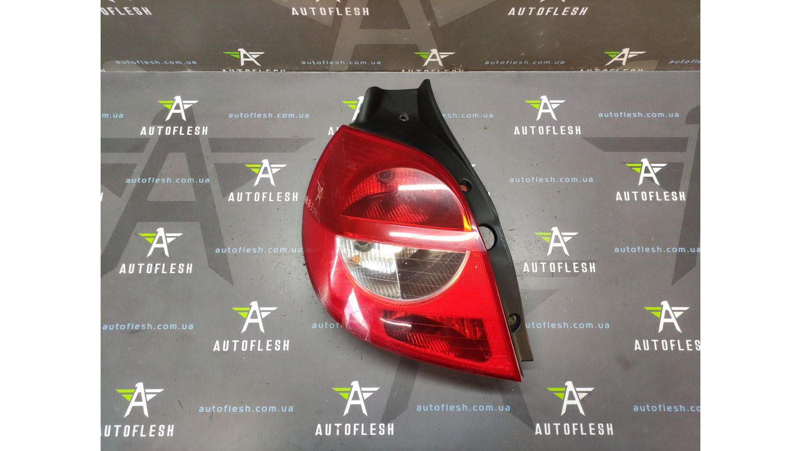 Б/в ліхтар задній лівий 89035079 для Renault Clio III