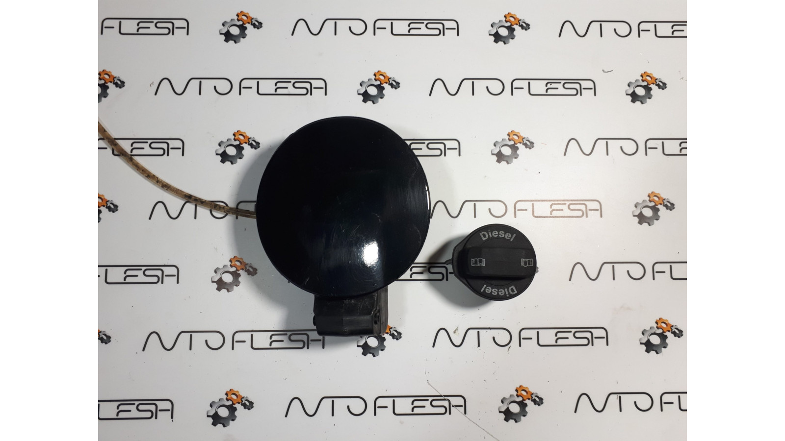 Б/у лючок бензобака 1K6809857 для Volkswagen Golf V Б/у лючок бензобака 1K6809857 для Volkswagen Golf V
