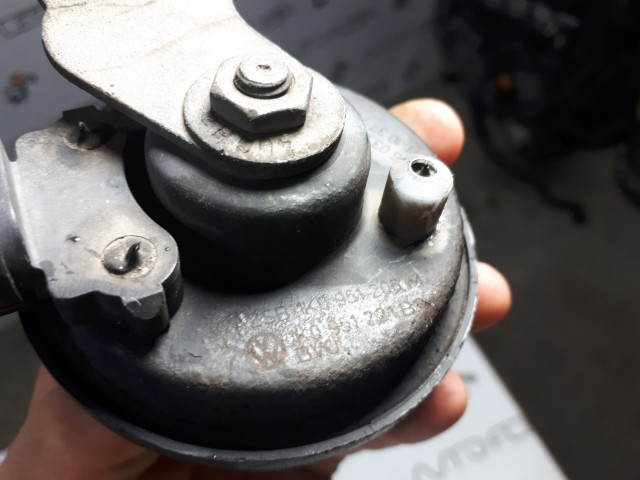 Б/у сигнал звуковой 1K0951221B для Audi/ Seat/ Skoda/ Volkswagen Б/у сигнал звуковой 1K0951221B для Audi/ Seat/ Skoda/ Volkswagen