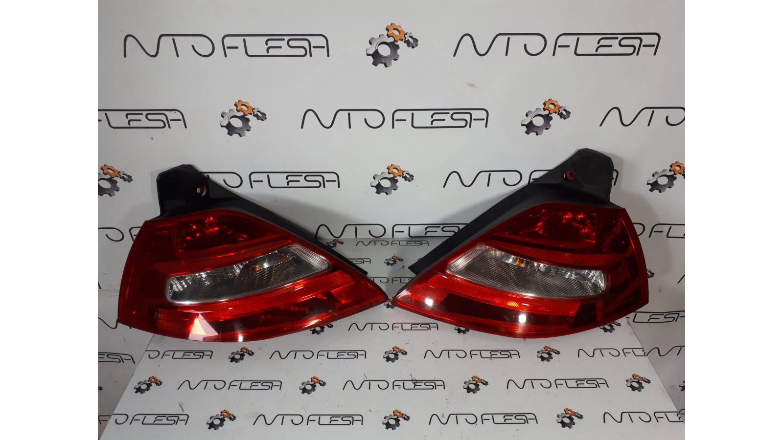 Б/у фонарь задний 8200413216/ 8200413214 для Renault Megane