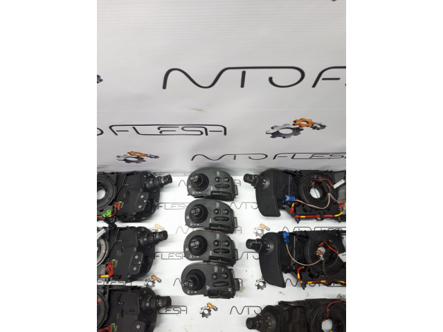 Б/у подрулевой переключатель левый света/ поворотов, 88102001/ 88102002 для Renault Б/у подрулевой переключатель левый света/ поворотов, 88102001/ 88102002 для Renault