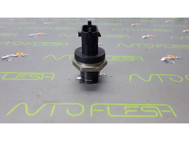 Б/у датчик давления топлива 0281002921/ H8200391398