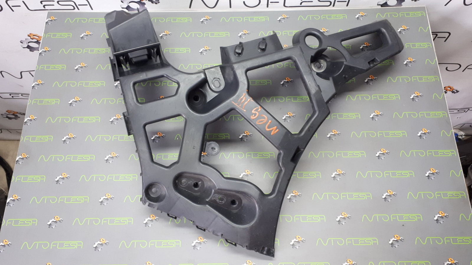Б/у кронштейн заднего бампера левый 850450006R для Renault Megane III Б/у кронштейн заднего бампера левый 850450006R для Renault Megane III