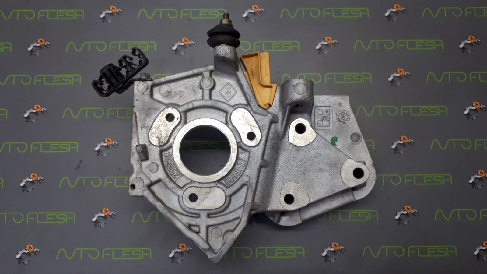 Б/у кронштейн крепления ТНВД 8200240204 для Nissan/ Renault/ Suzuki