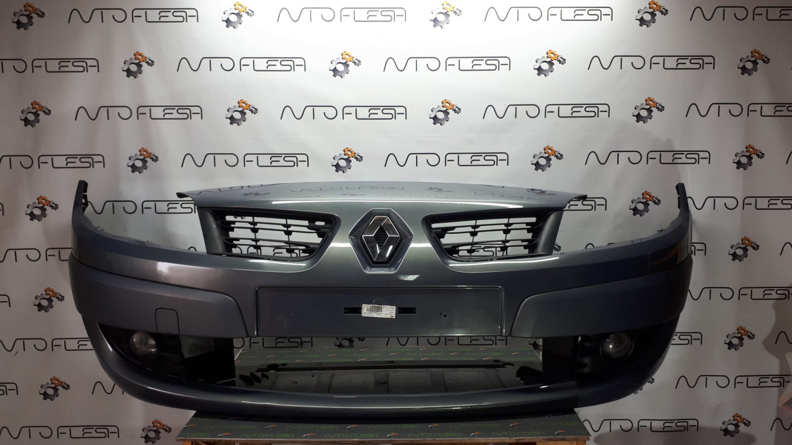 Б/у бампер передний для Renault Scenic II 2006-2008 гг.