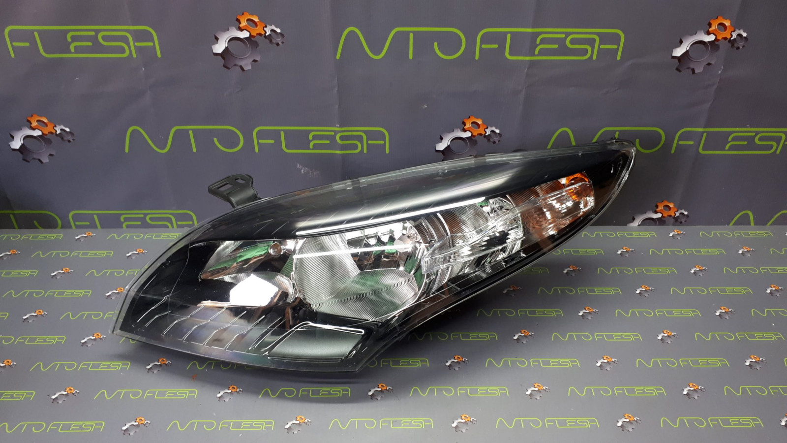 Б/у фара левая 260602545R для Renault Megane III