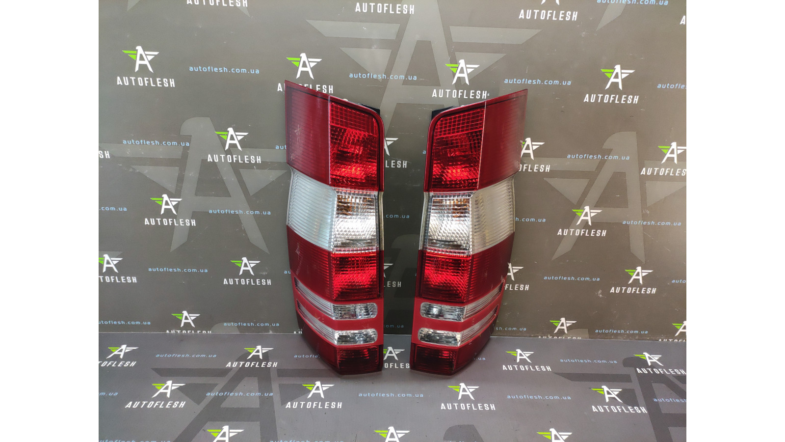 Б/у фонарь задний левый/ правый A9068200264, A9068200164 для Mercedes Sprinter Б/у фонарь задний левый/ правый A9068200264, A9068200164 для Mercedes Sprinter
