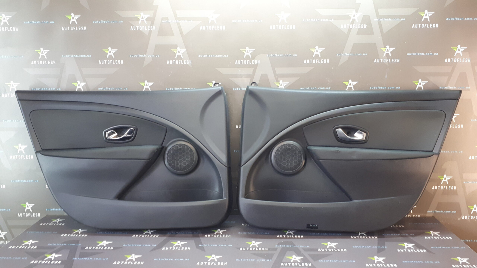 Б/у карта двери передняя левая/ правая 809000422R/ 809015355R для Renault Megane III