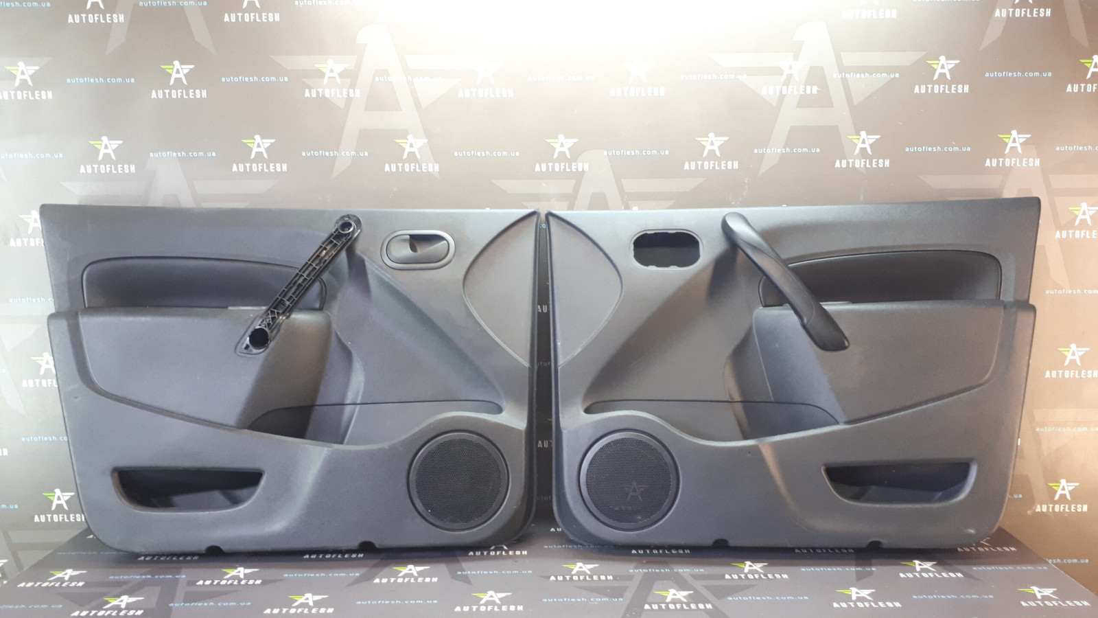 Б/у карта двери передняя левая/ правая 8200618589 для Mercedes Citan