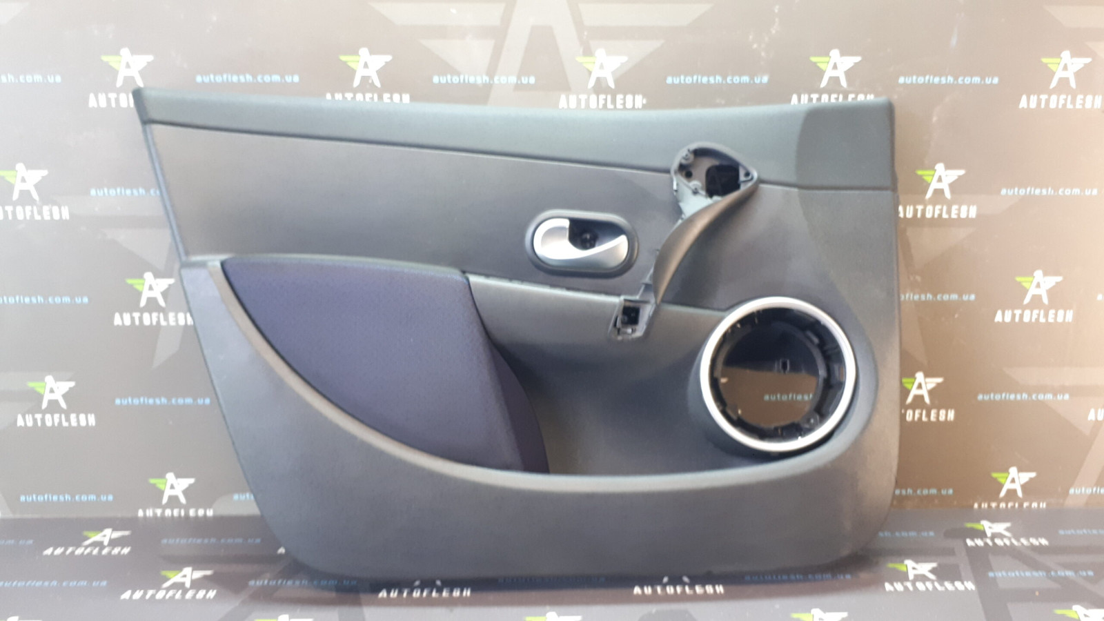 Б/у карта двери передняя левая 8200293523 для Renault Clio III Б/у карта двери передняя левая 8200293523 для Renault Clio III
