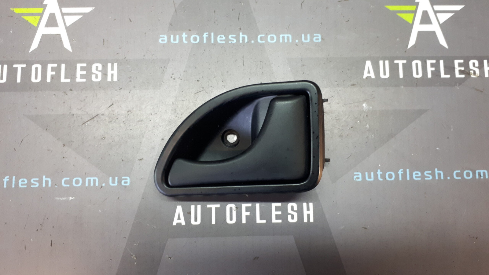 Б/у ручка внутренняя передней правой двери 8200247803 для Nissan Kubistar/ Renault Kangoo, Twingo I Б/у ручка внутренняя передней правой двери 8200247803 для Nissan Kubistar/ Renault Kangoo, Twingo I