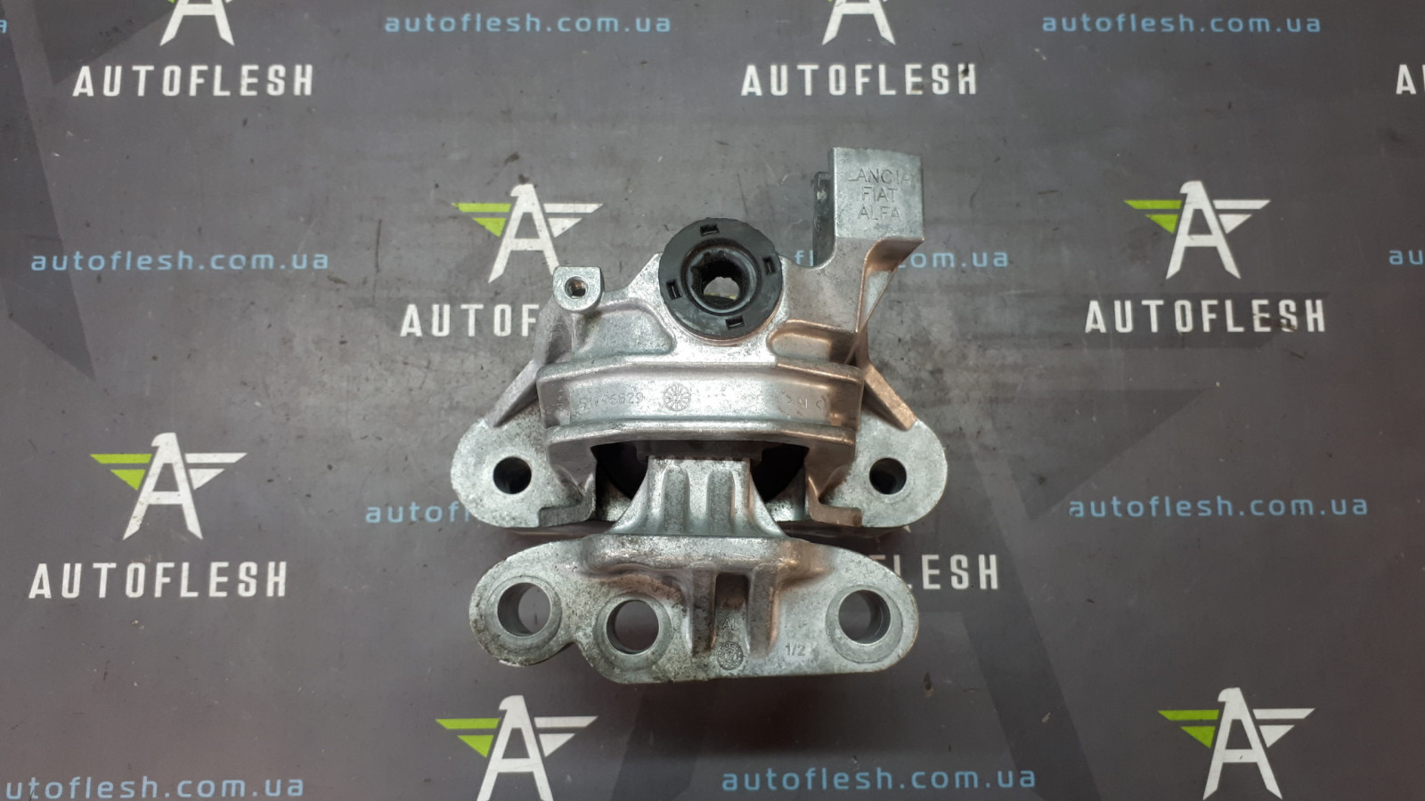 Б/у кронштейн двигателя/ подушка двигателя 51796829, 1.6 D для Fiat Bravo II/ Lancia Delta III