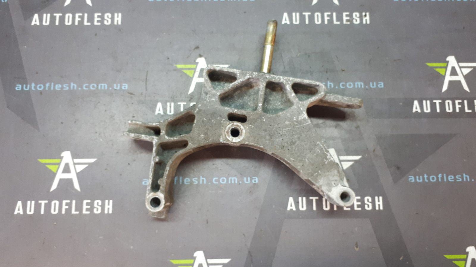 Б/у кронштейн КПП 46743002, 1.9 Mjtd для Fiat Doblo/ Punto II