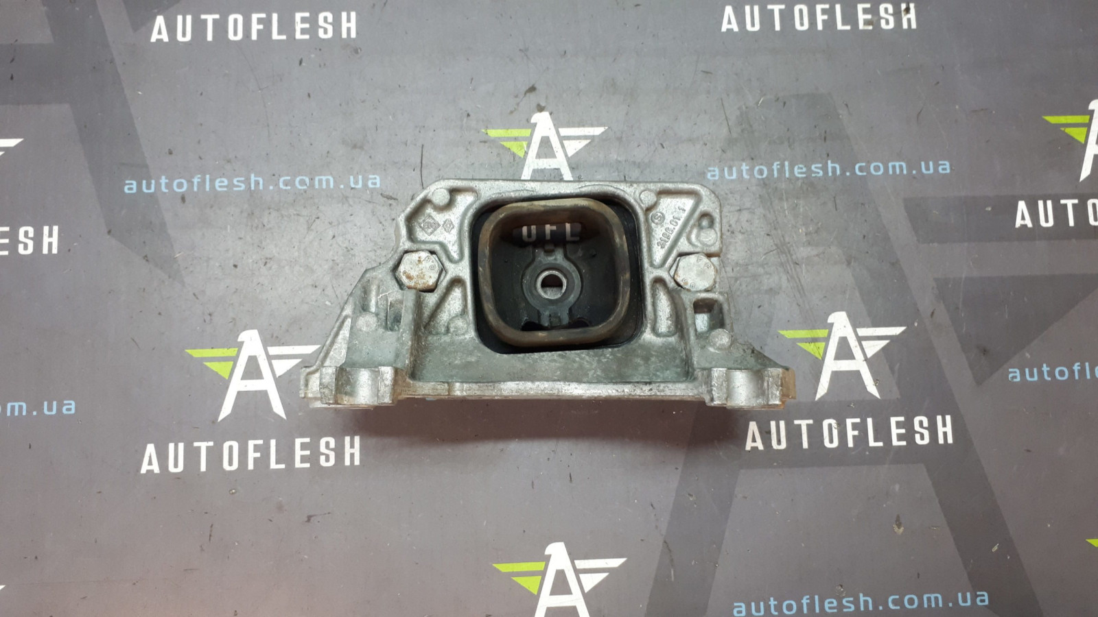Б/у кронштейн кпп/ кронштейн опоры кпп 8200429504 для Renault Kangoo II