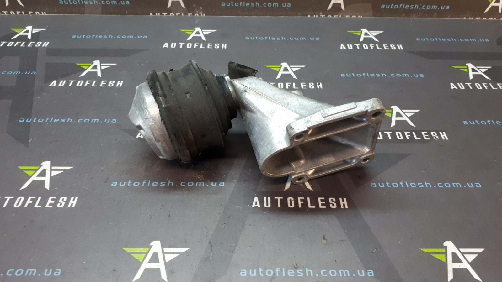 Б/у кронштейн двигателя/ подушка двигателя 6112230604, 2.2 CDI для Mercedes C-Class/ E-Class