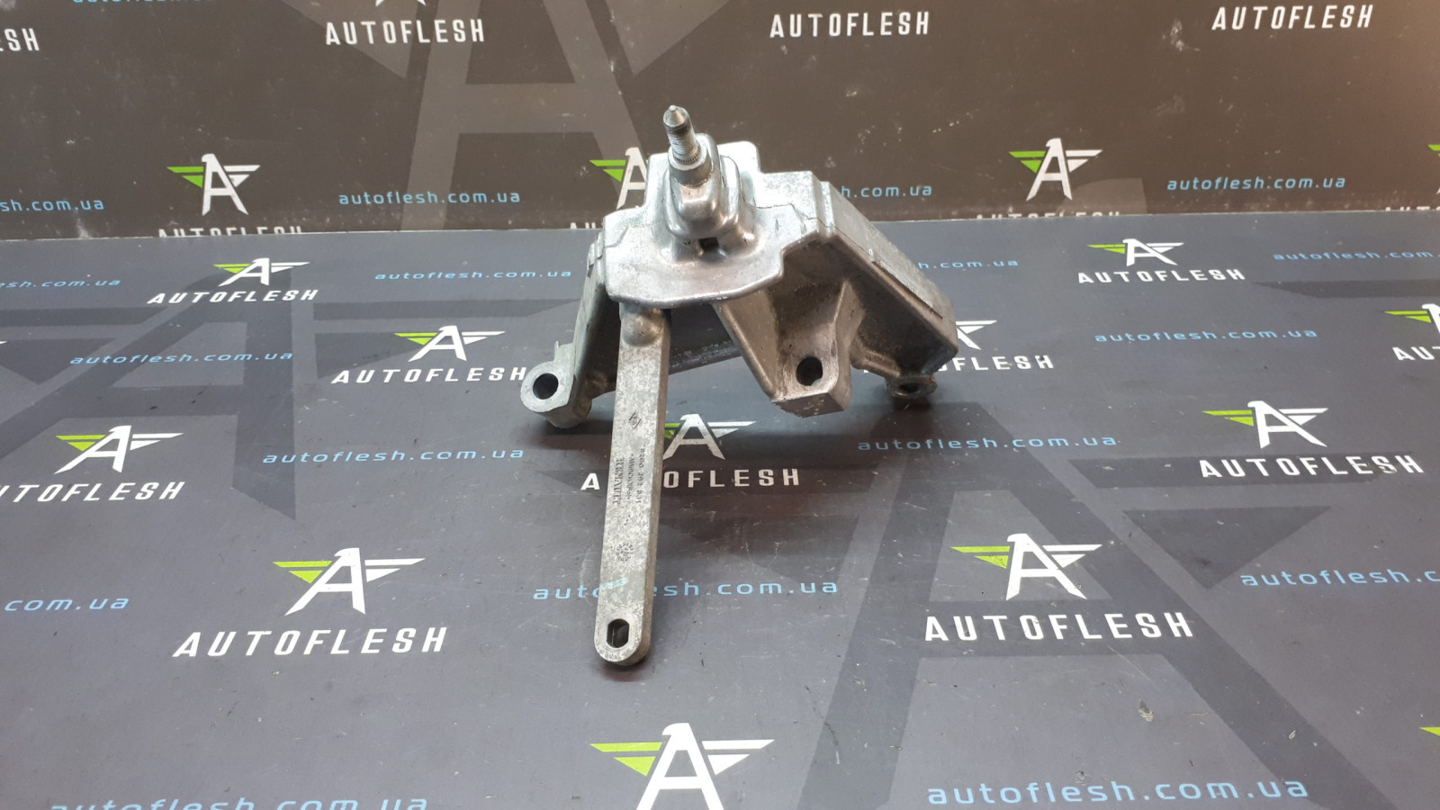 Б\у кронштейн крепления КПП/ крепление коробки 8200292830, 2.0 dCi для Nissan/ Opel/ Renault