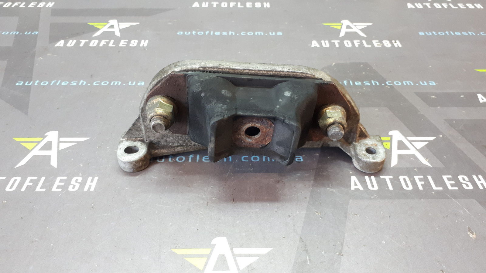 Б/у кронштейн двигателя/ подушка двигателя 8200209324, 1.5 DCI для Renault Grand Scenic II/ Megane II/ Scenic II Б/у кронштейн двигателя/ подушка двигателя 8200209324, 1.5 DCI для Renault Grand Scenic II/ Megane II/ Scenic II