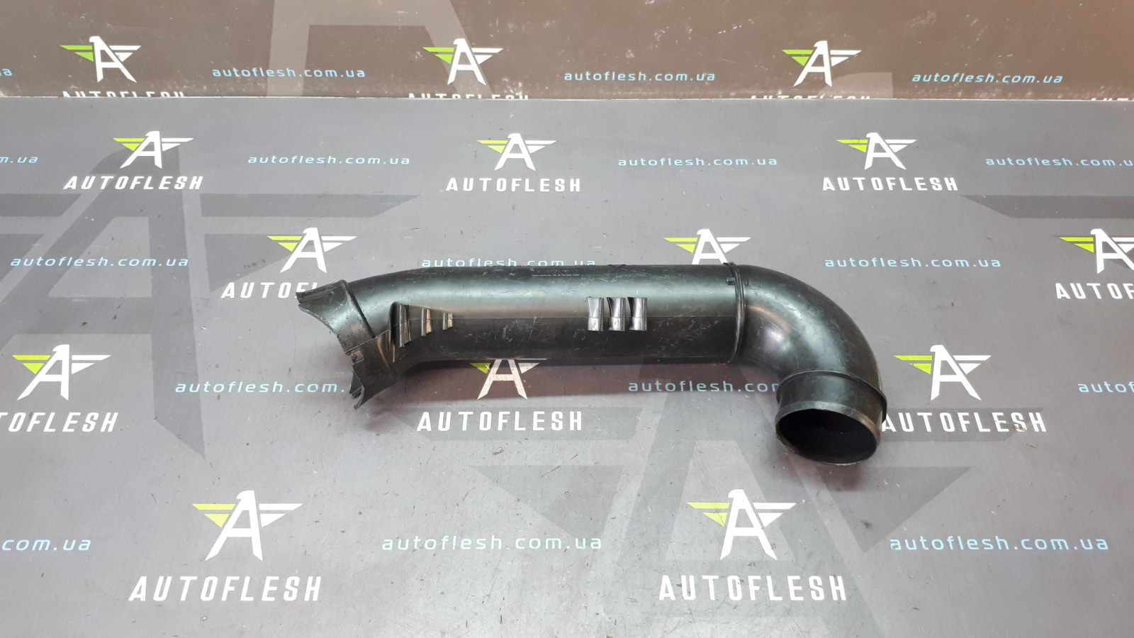 Б/у патрубок воздушного фильтра 8200231516 для Renault Megane II/ Scenic II Б/у патрубок воздушного фильтра 8200231516 для Renault Megane II/ Scenic II
