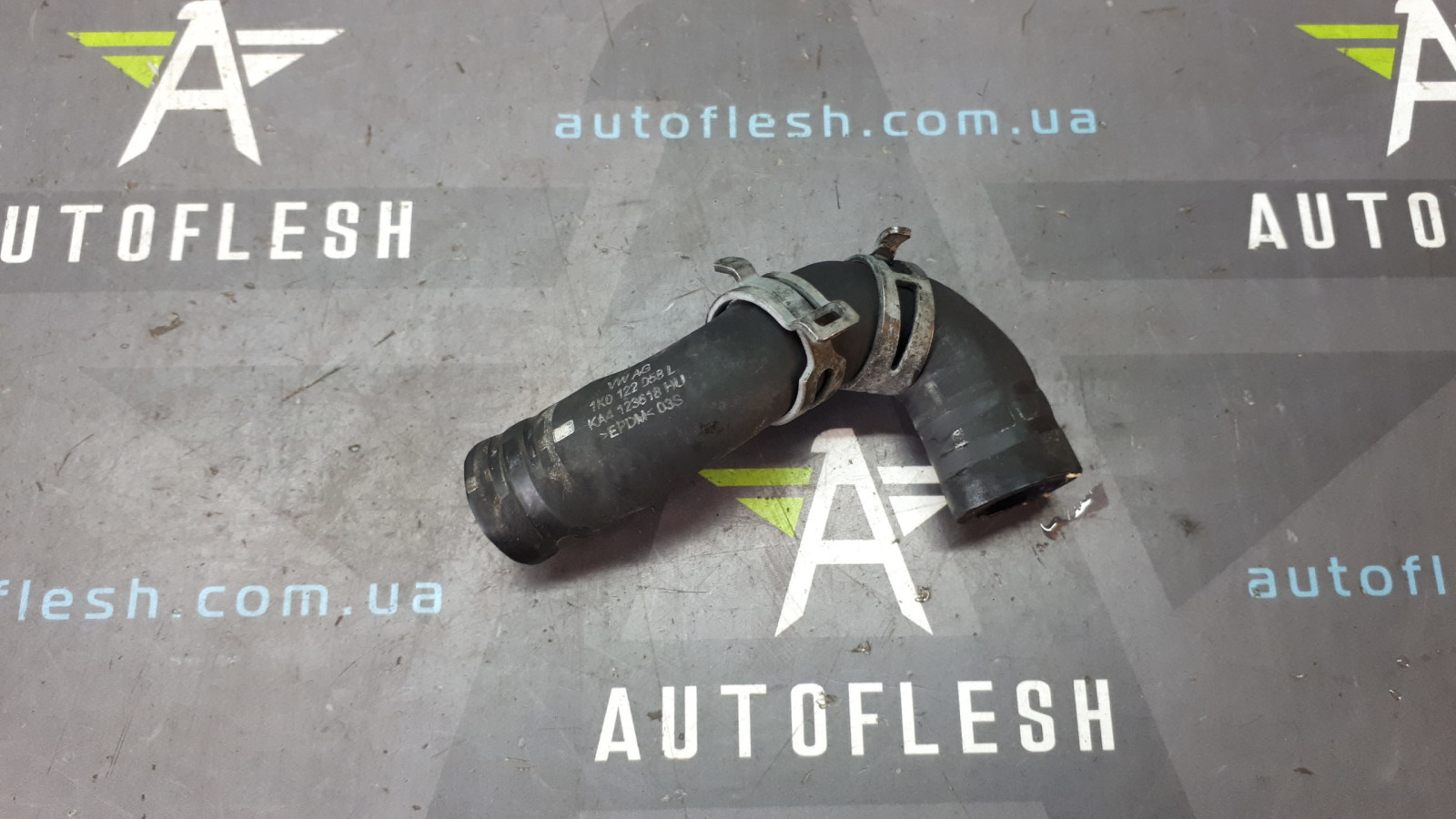 Б/у патрубок системы охлаждения 1K0122058L, 1.6/ 2.0 TDI для Audi/ Seat/ Skoda/ Volkswagen
