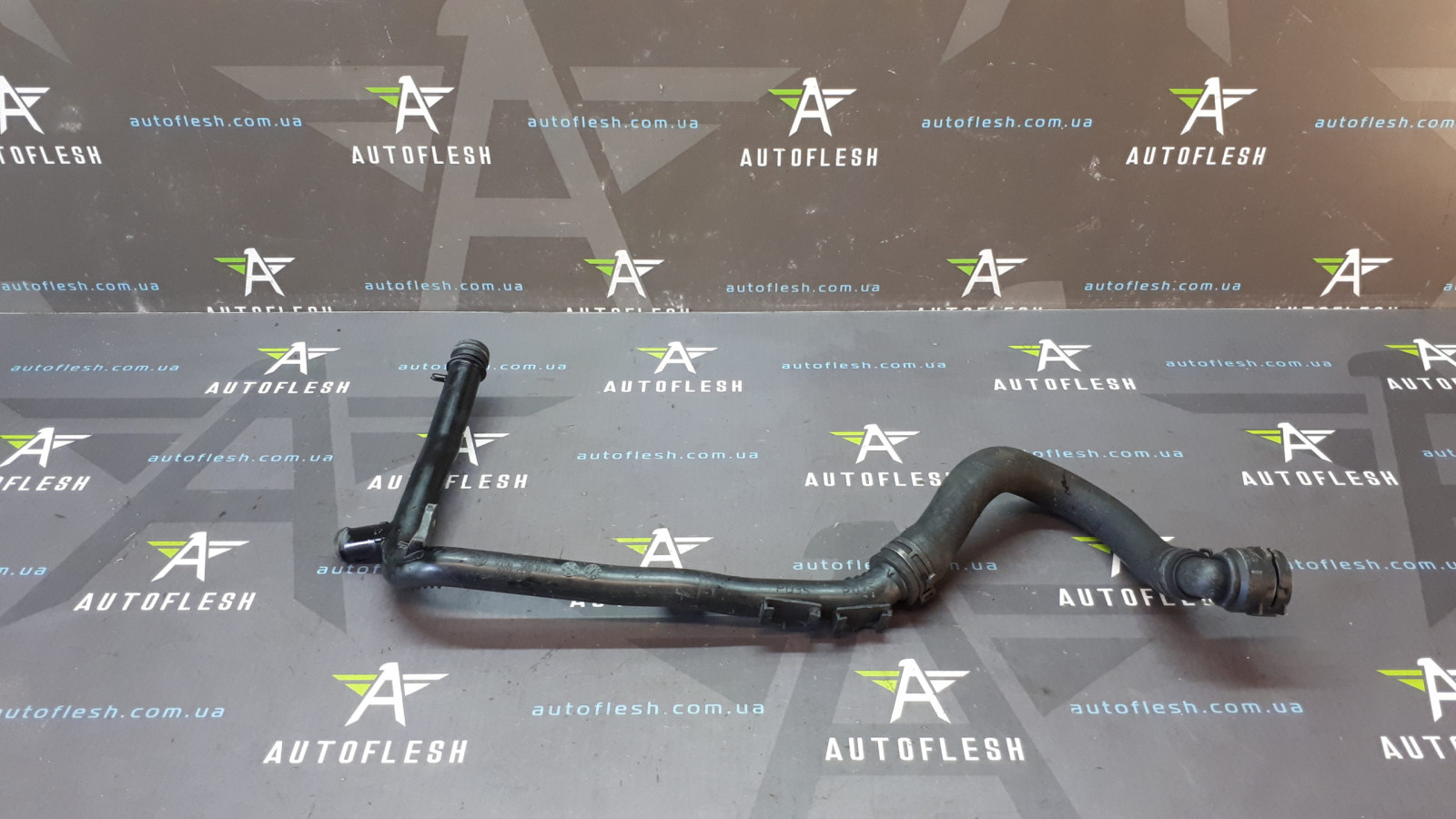 Б/у патрубок системы охлаждения 03L121065AJ для Audi/ Seat/ Skoda/ Volkswagen