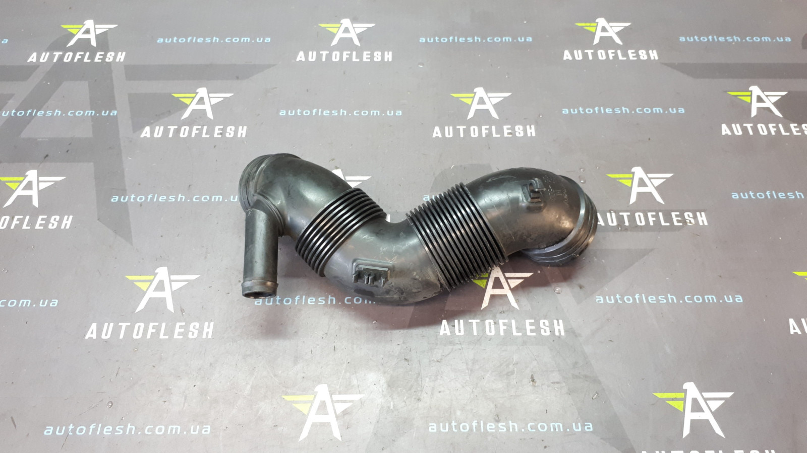 Б/у патрубок воздушного фильтра 3C0129654M для Audi/ Seat/ Skoda/ Volkswagen