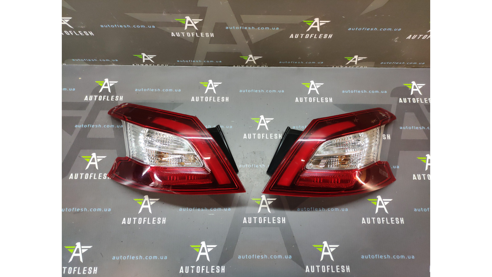 Б/в ліхтар задній 9677817680, 9677817580 для Peugeot 308 II
