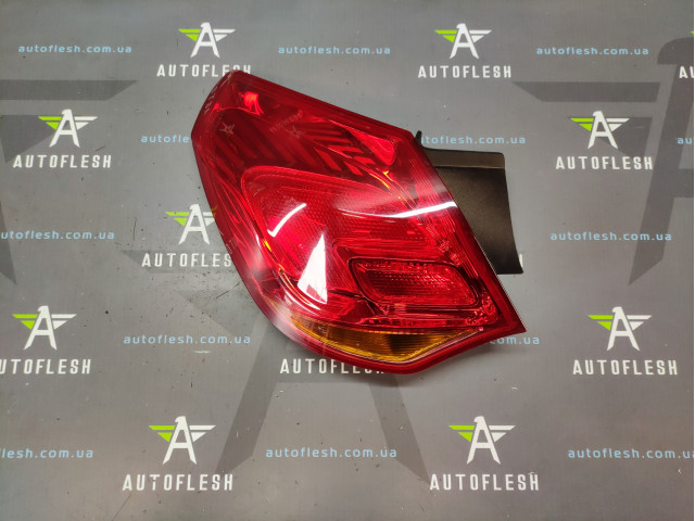 Б/в ліхтар задній лівий 13306459 для Opel Astra J