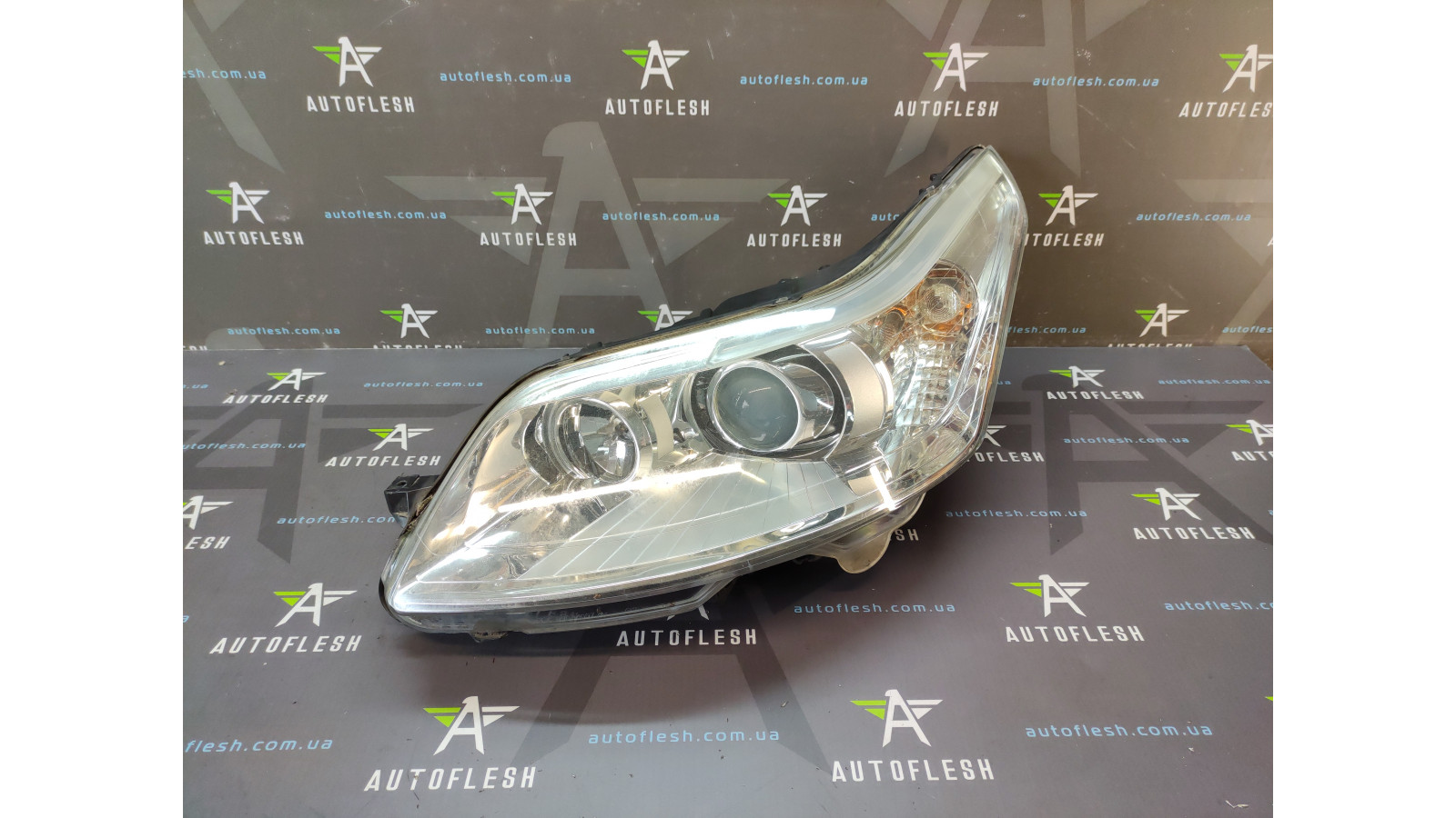 Б/у фара передняя левая Xenon 9646894380, 89009411, 89900037 для Citroen C4 I