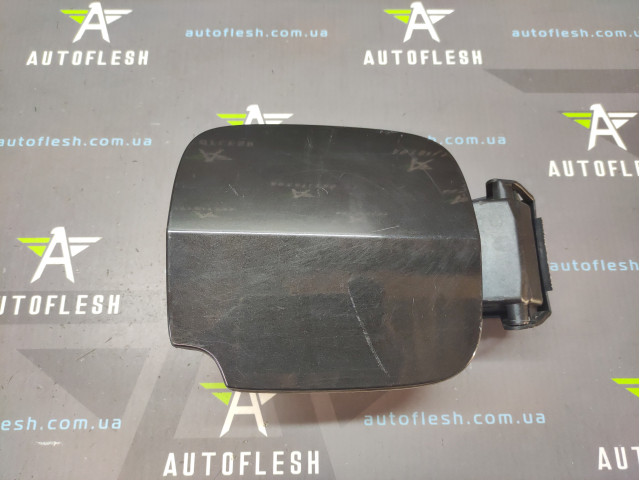 Лючок паливного бака 8200582904 Renault Clio 3 Лючок паливного бака 8200582904 Renault Clio 3