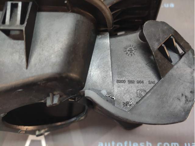 Лючок паливного бака 8200582904 Renault Clio 3 Лючок паливного бака 8200582904 Renault Clio 3