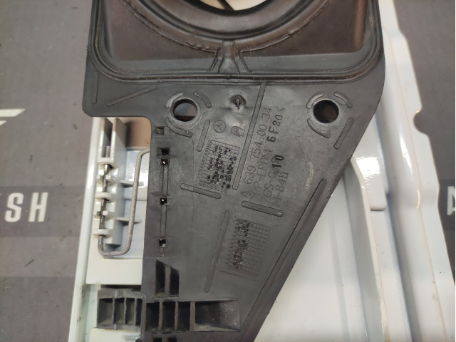 Лючок паливного бака A6397540034 Mercedes Vito W639 Лючок паливного бака A6397540034 Mercedes Vito W639