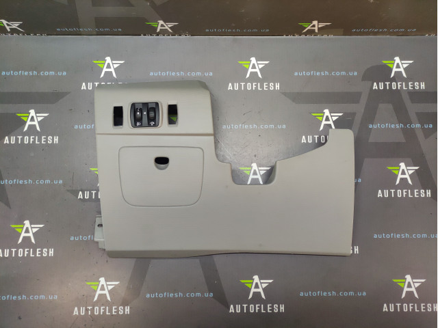 Б/ в накладка торпедо нижня ліва 689211371R для Renault Zoe