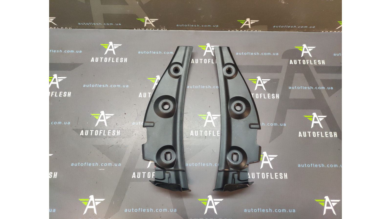 Б/у накладка під лобове скло 658373118R, 658368540R для Renault Scenic III
