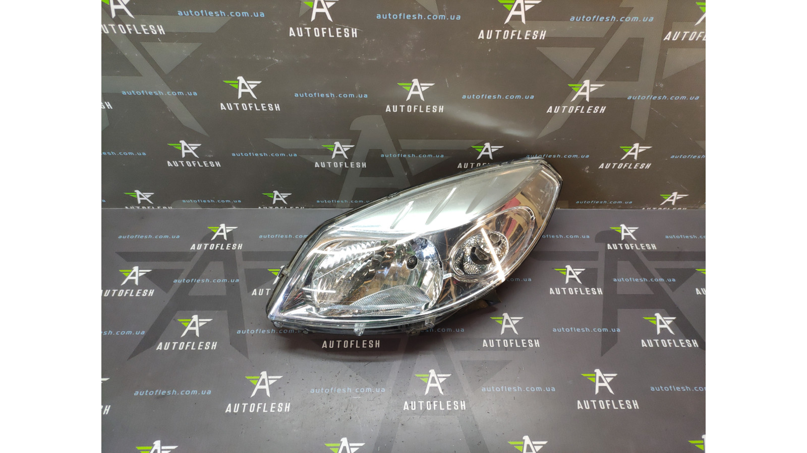 Б/в фара передня ліва 8200733878 для Dacia/ Renault Sandero
