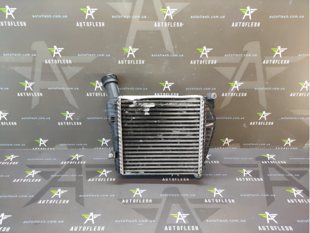 Радіатор інтеркулера в зборі 7L6145804, 7L0117340 Audi Q7 Porsche Cayenne Volkswagen Touareg Радіатор інтеркулера в зборі 7L6145804, 7L0117340 Audi Q7 Porsche Cayenne Volkswagen Touareg