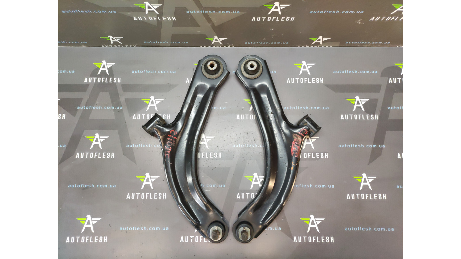 Б/у рычаг передний нижний 8200744091, 8200744092 для Renault Clio III/ Modus
