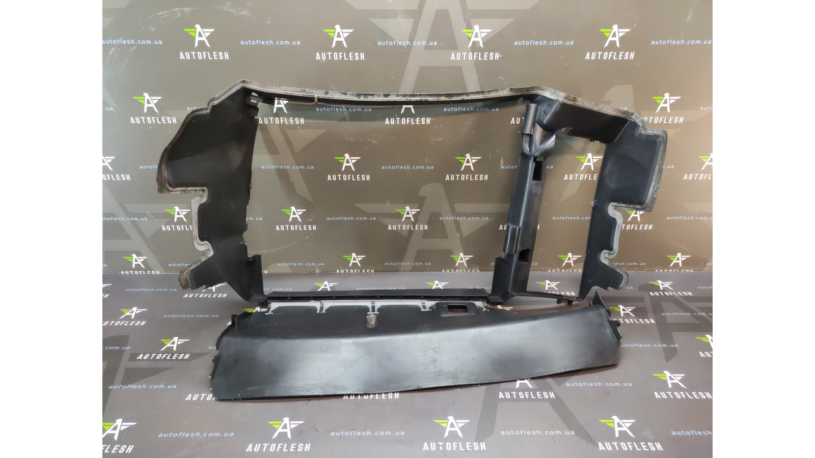 Б/у дефлектор воздуха радиатора 215542358R для Renault Kangoo II