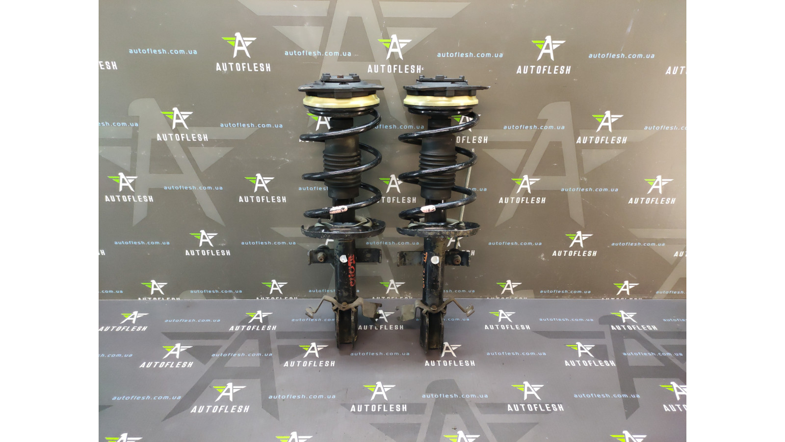 Б/у амортизатор передний в сборе 8200676026 для Renault Clio III/ Modus