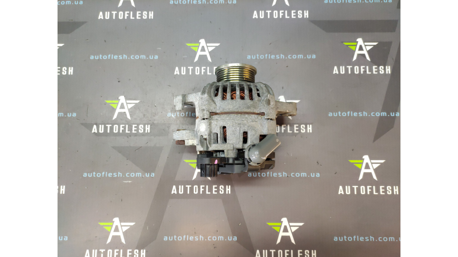 Б/у генератор 27060-0N011, 0124225055 для Toyota Yaris