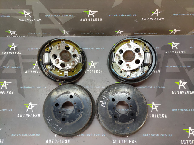 Гальмівний барабан у зборі/ маточина задня 42431-0D030, 89544-0D010 Toyota Yaris Гальмівний барабан у зборі/ маточина задня 42431-0D030, 89544-0D010 Toyota Yaris